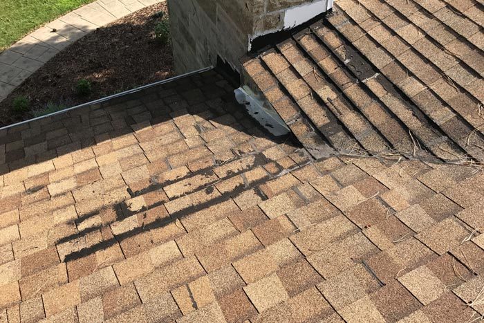 Eight Warning Signs That Your Roof Is Failing
